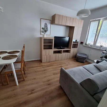 Mieszkanie Dwupokojowe Z Ogrodem Apartment